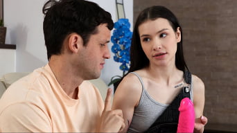 Alex Charger en 'Stepsisters Blowjob Practice - S32:E12'