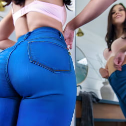 Alex Coal in I Seduced My Hot Teacher - S4:E10 (Photo 4) Alex Coal in 'Nubiles' I Seduced My Hot Teacher - S4:E10 (Thumbnail 4)
