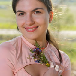 Annet Mylks en 'Nubiles' Corre conmigo (Miniatura 2)