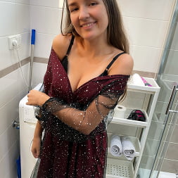 Bellaria en 'Nubiles' Rapidito en la ducha (Miniatura 2)