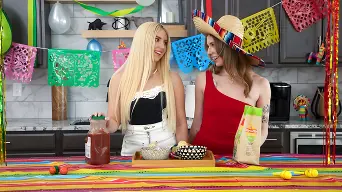 Britt Blair en 'A Spicy Cinco De Mayo For My Stepsis And Her Friend - S40:E11'