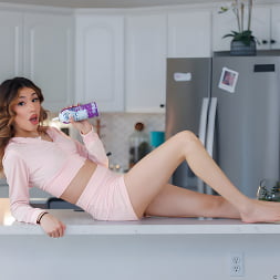 Camila Cream en 'Nubiles' Sueño de crema (Miniatura 5)