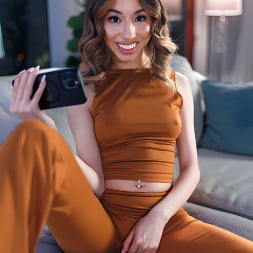 Camila Cream en 'Nubiles' Atenúa las luces (Miniatura 2)