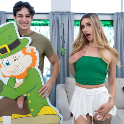 Emily Jade in Sucking Leprechaun Cock On St Pattys Day - S14:E1 (Photo 5) Emily Jade in 'Nubiles' Sucking Leprechaun Cock On St Pattys Day - S14:E1 (Thumbnail 5)