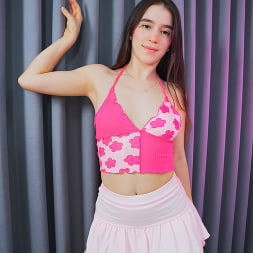 Karolin Gomez en 'Nubiles' Estilo chic (Miniatura 3)