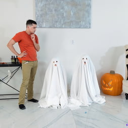 Lana Smalls in Two Ghosts And One Stepbro - S27:E6 (Photo 5) Lana Smalls in 'Nubiles' Two Ghosts And One Stepbro - S27:E6 (Thumbnail 5)