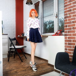 Lissa Fox en 'Nubiles' Sentirse sexy (Miniatura 1)