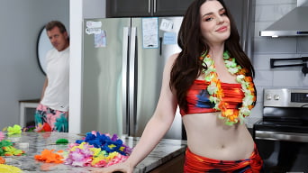 Maddie Wren В 'She Knows How To Party - S50:E17'