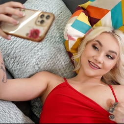 Marilyn Sugar in 'Nubiles' Sexy Snaps - S22:E3 (Thumbnail 1)